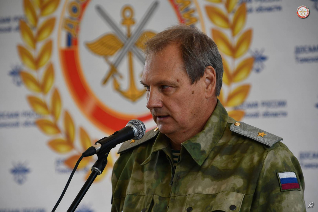 Общий вид праздника на аэродроме ДОСААФ