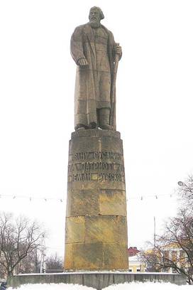 https://topwar.ru/uploads/posts/2023-03/monument_to_ivan_susanin_in_kostroma.jpg